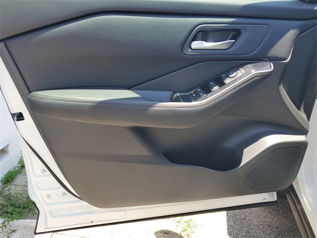 2025 Nissan Rogue SV photo 15