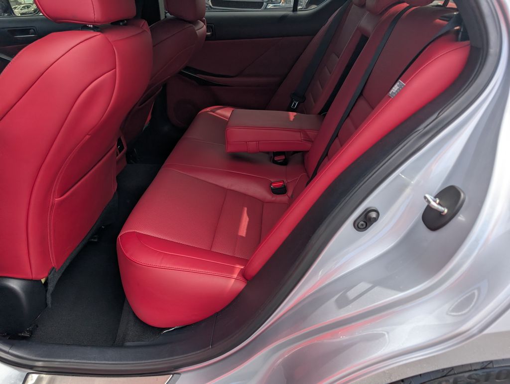 2023 Lexus IS 350 F SPORT photo 7