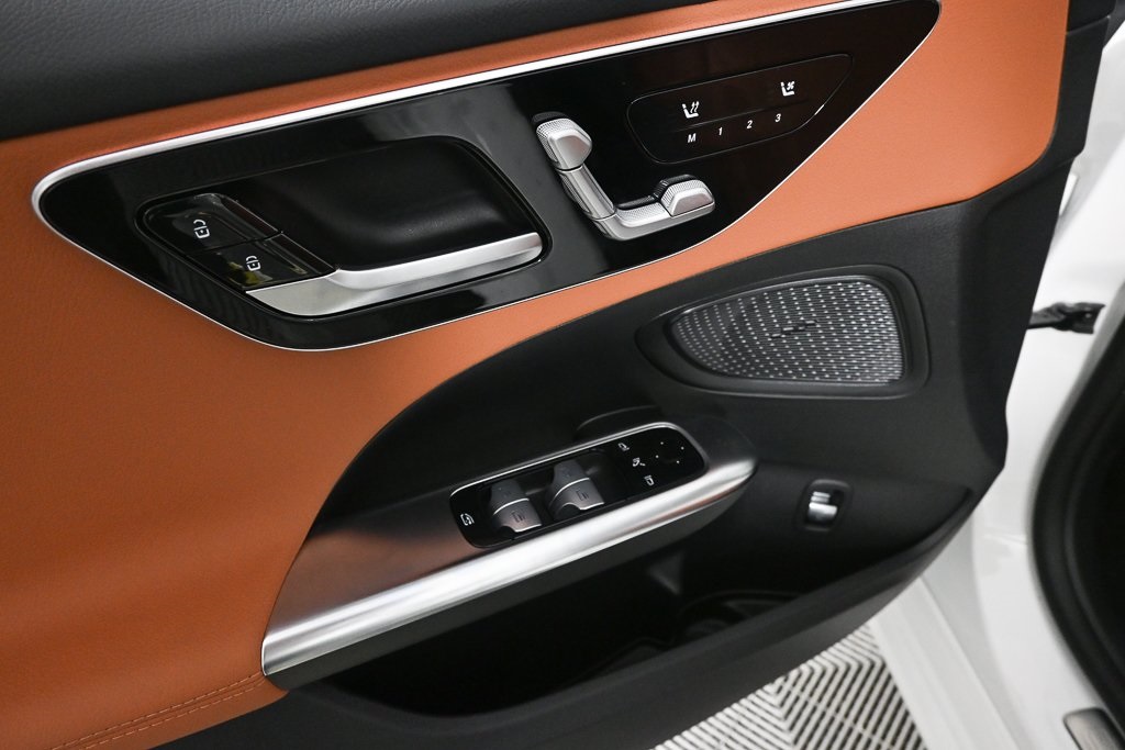 2025 Mercedes Benz C 300 photo 7
