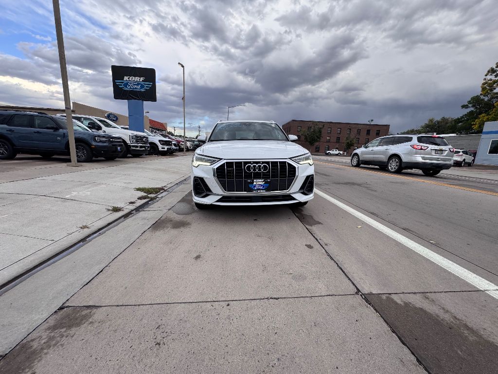 2024 Audi Q3 S line Premium photo 2