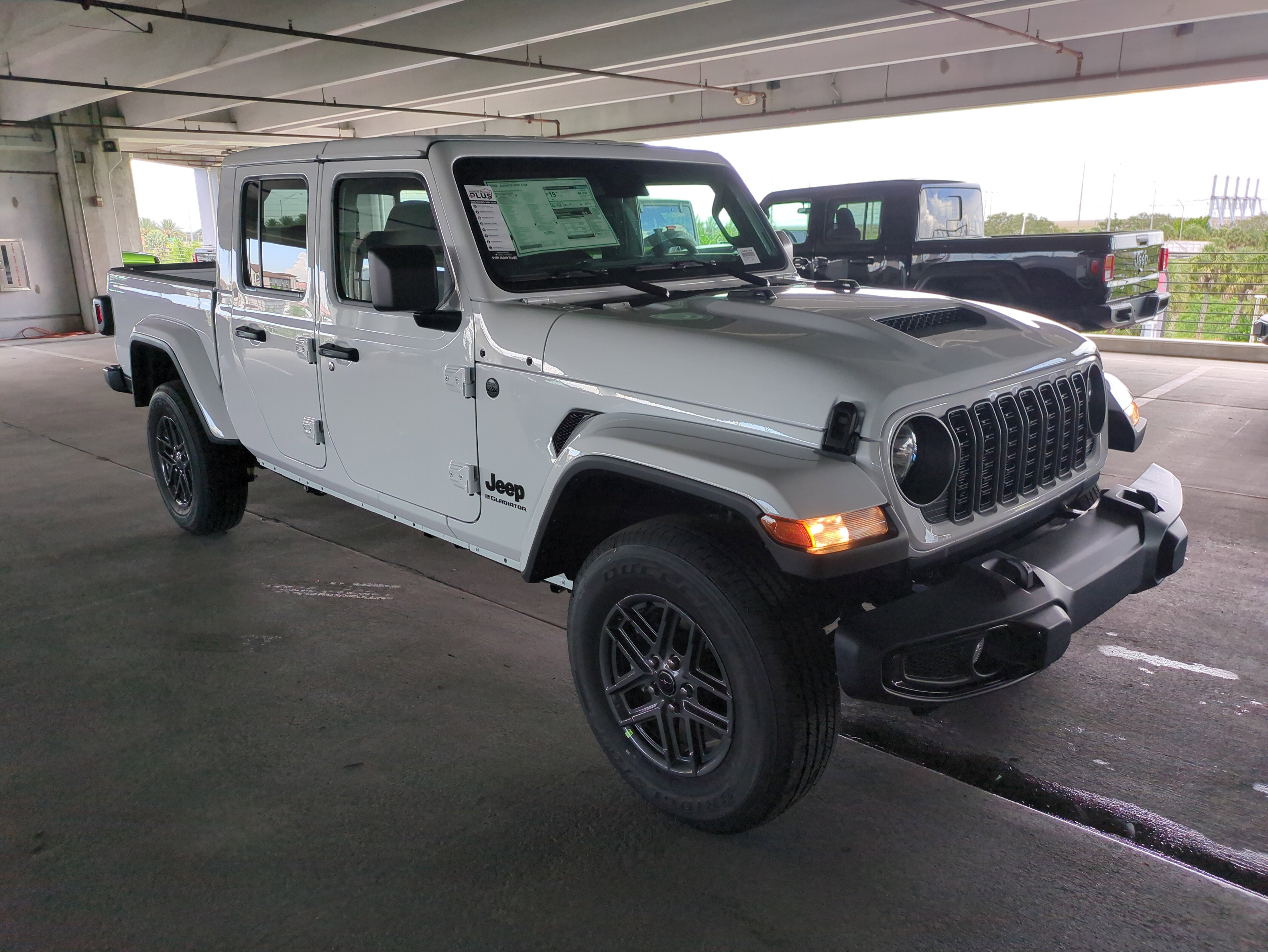 2025 Jeep Gladiator Sport S's photo