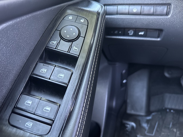 2023 Nissan Rogue SV photo 22