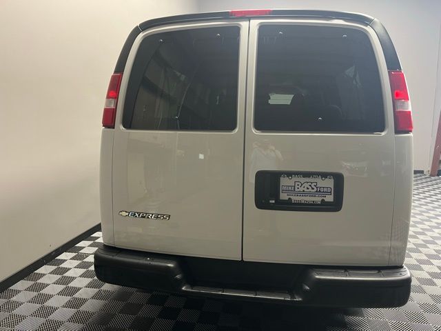2022 Chevrolet Express 3500 LS photo 4