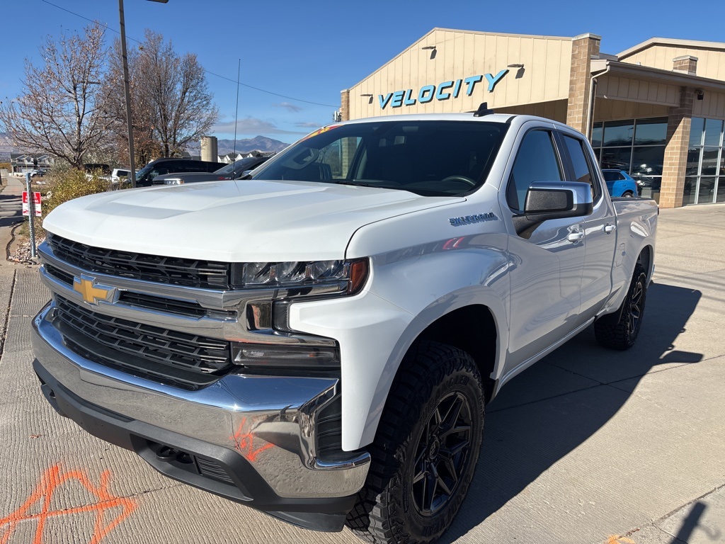 2020 Chevrolet Silverado 1500 LT photo 2