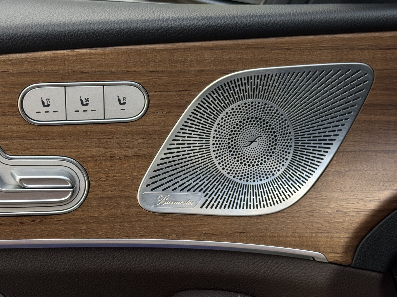 2022 Mercedes Benz GLS 450 4MATIC photo 4