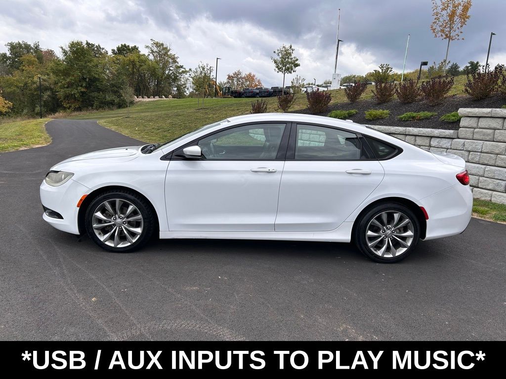 2015 Chrysler 200 S photo 4