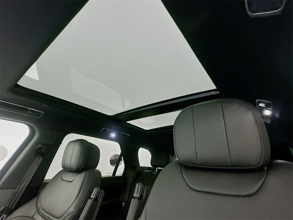 2025 Land Rover Range Rover Sport SE photo 14