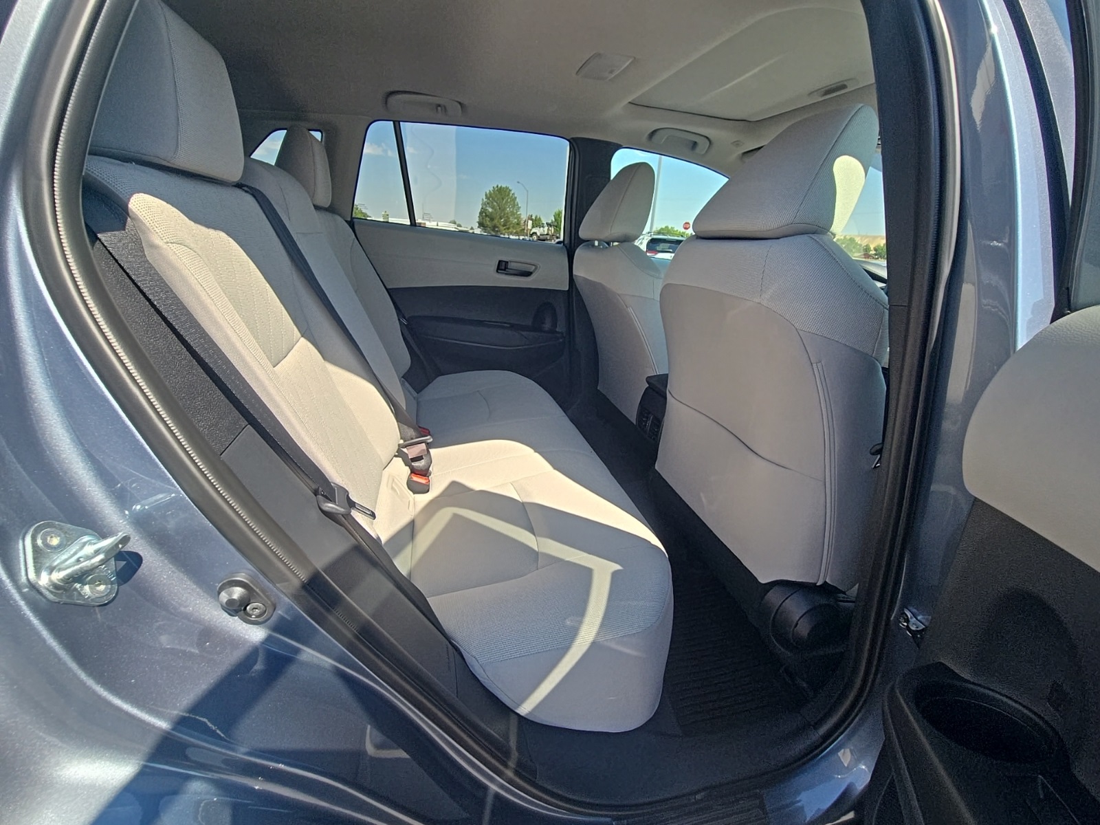 2025 Toyota Corolla Cross LE photo 32