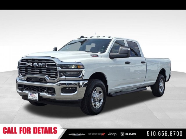 New 2024 RAM 2500 Tradesman 4D Crew Cab in Newark #RG375337