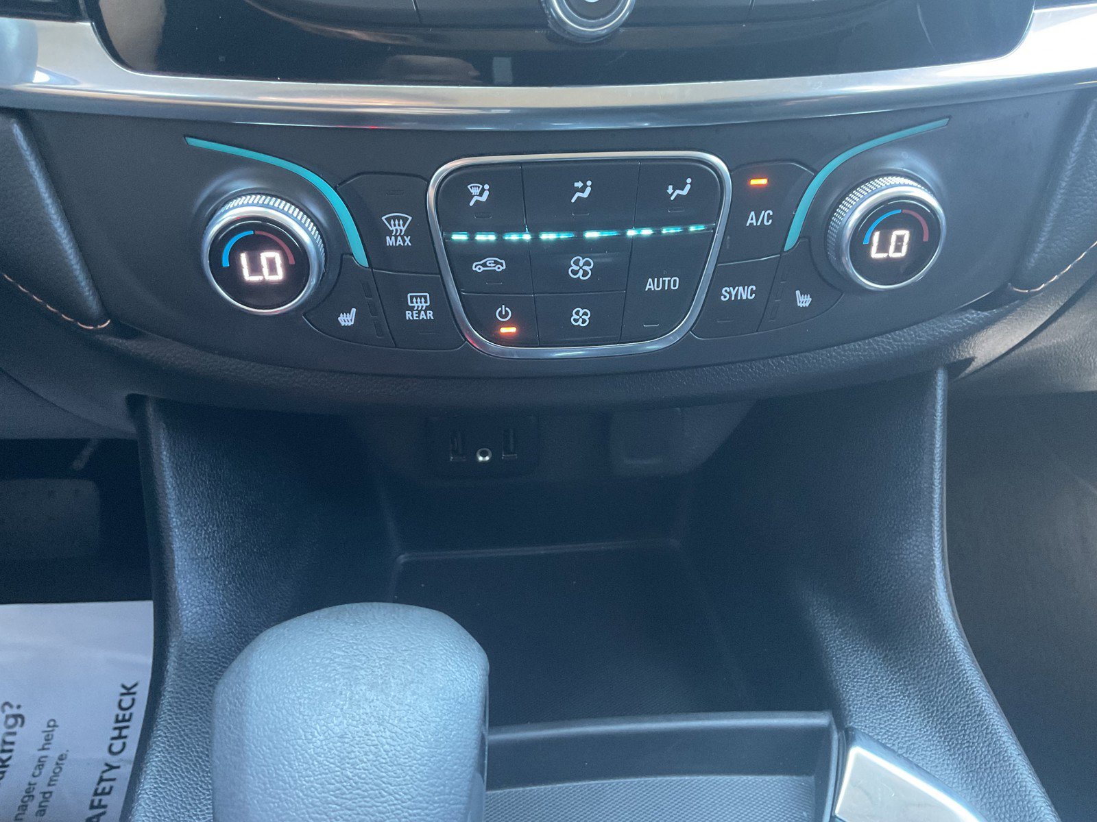 2021 Chevrolet Traverse Cloth photo 14