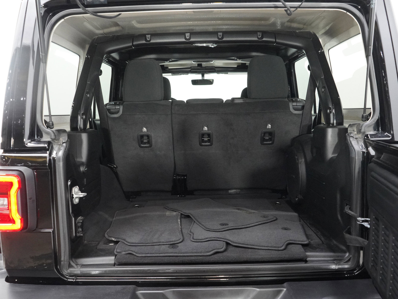 2023 Jeep Wrangler Rubicon photo 14