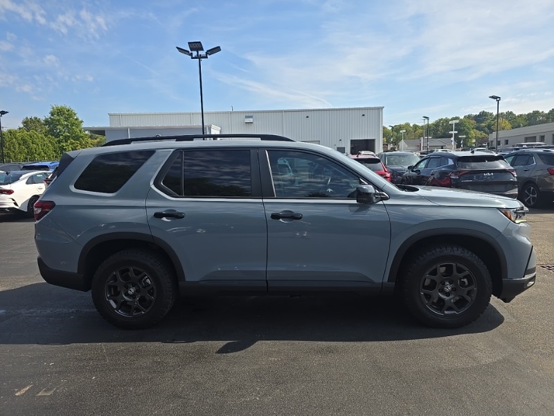 2024 Honda Pilot TrailSport Sport photo 6