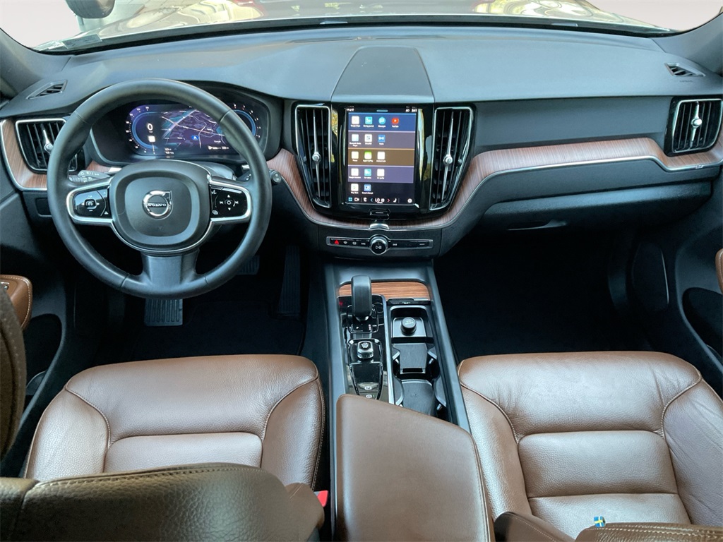 2024 Volvo XC60 B5 Plus photo 10