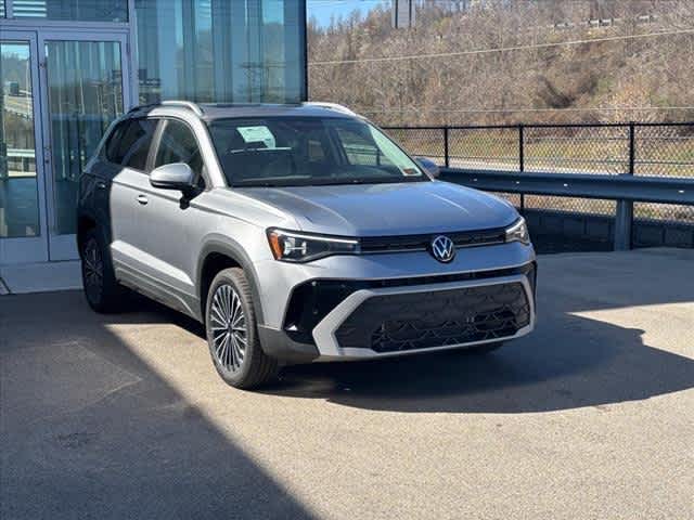 2025 Volkswagen Taos SE photo 4