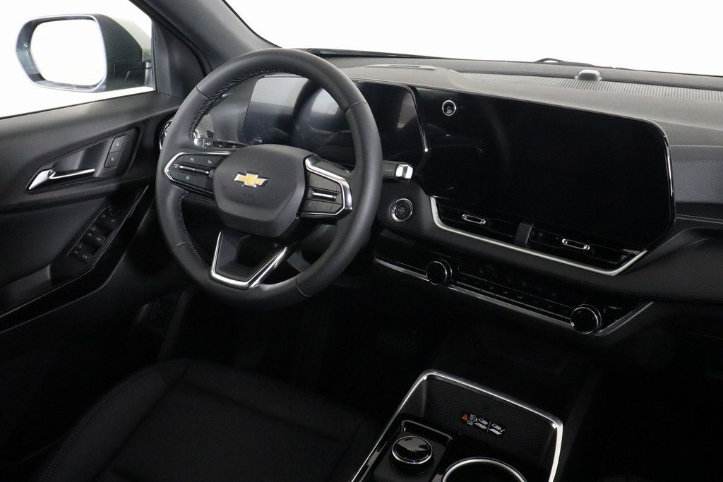 2026 Chevrolet Equinox LT photo 2