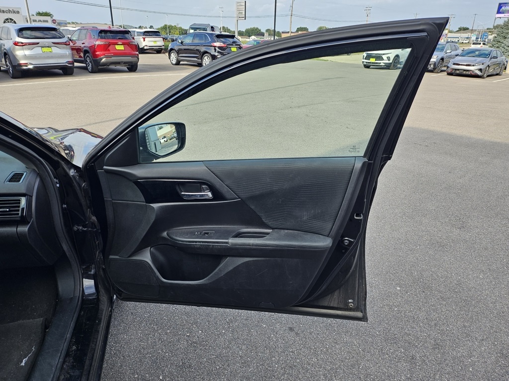 2016 Honda Accord LX photo 17