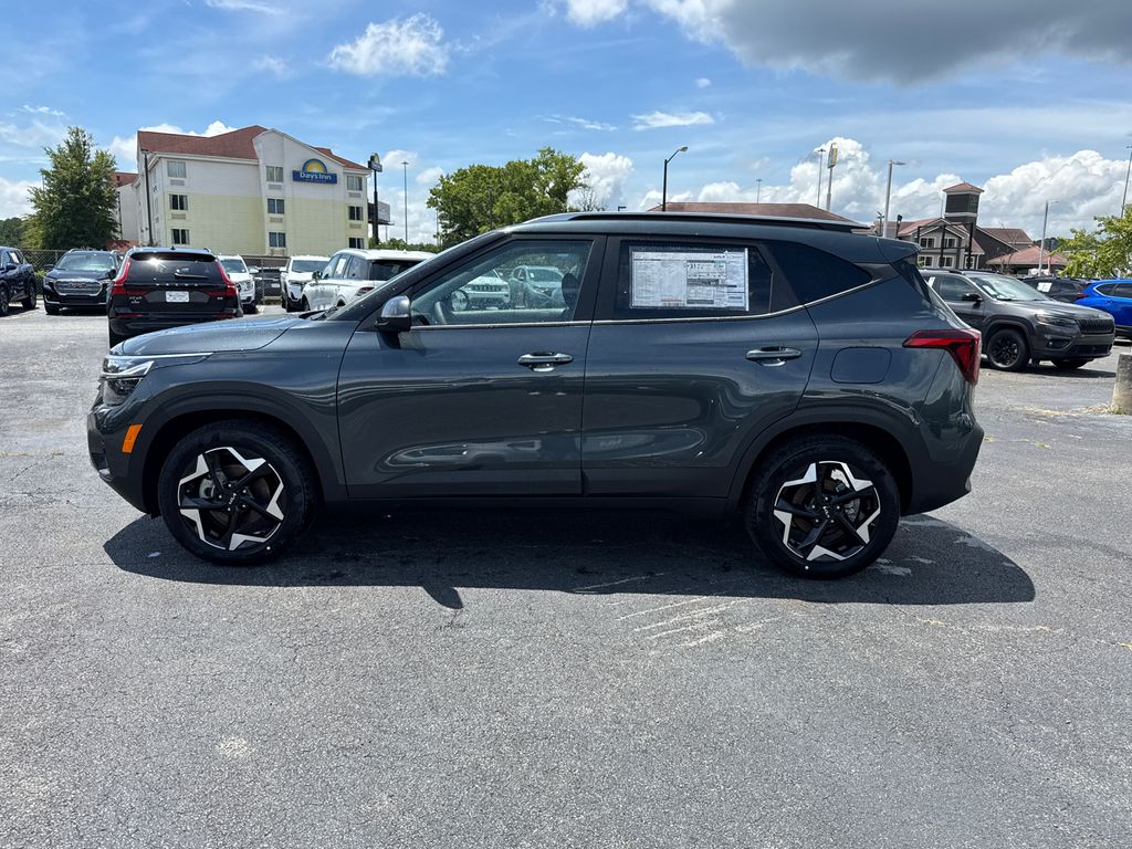 2025 Kia Seltos S photo 3