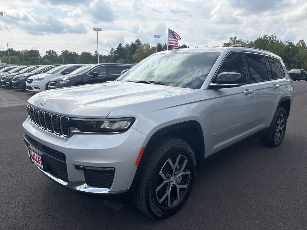 2024 Jeep Grand Cherokee Limited photo 2