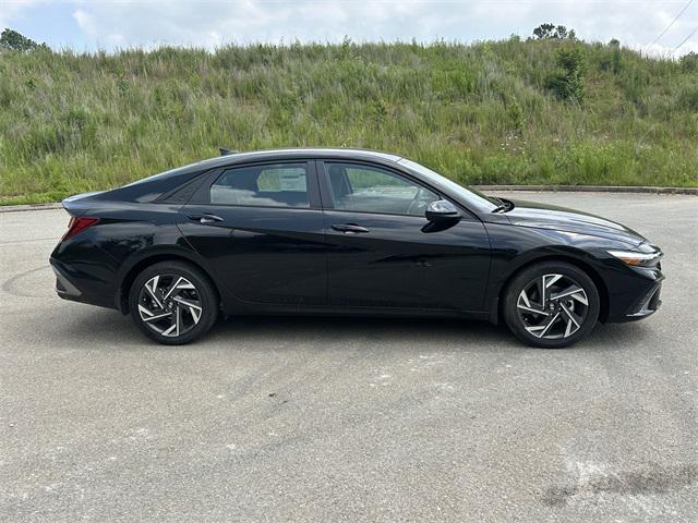2025 Hyundai Elantra SEL Sport photo 6