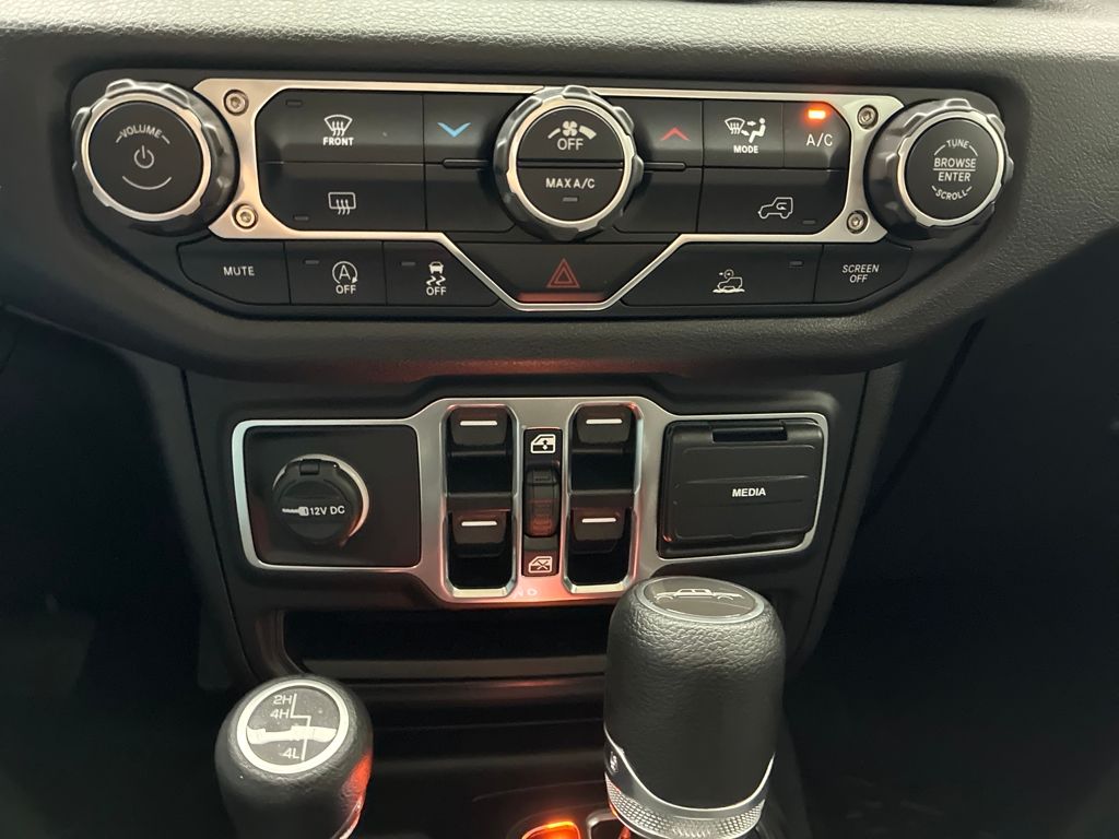 2024 Jeep Gladiator Sport photo 17