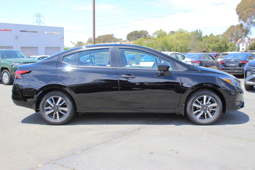 2025 Nissan Versa 1.6 S photo 4