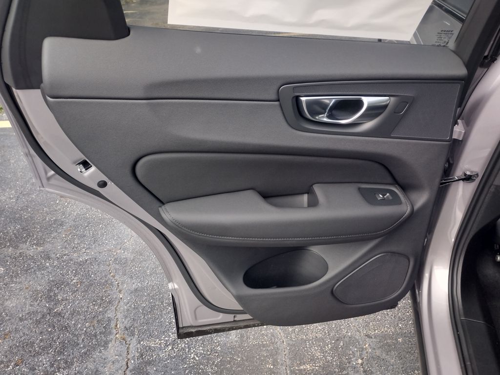 2026 VOLVO XC60 - Image 17