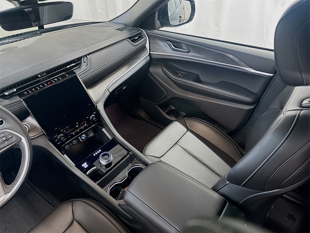 2025 Jeep Grand Cherokee Limited photo 19