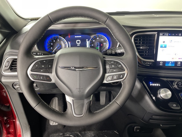 2026 Chrysler Pacifica photo 22