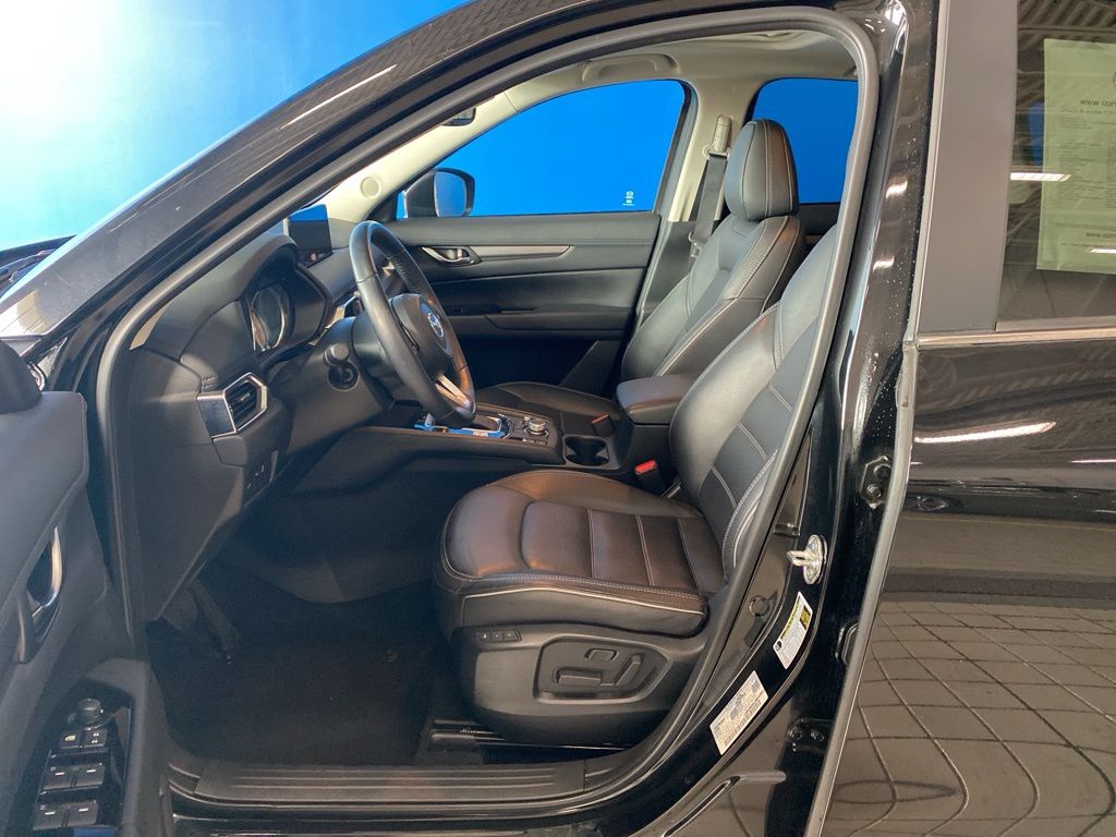 2025 Mazda CX-5 2.5 S Preferred photo 2