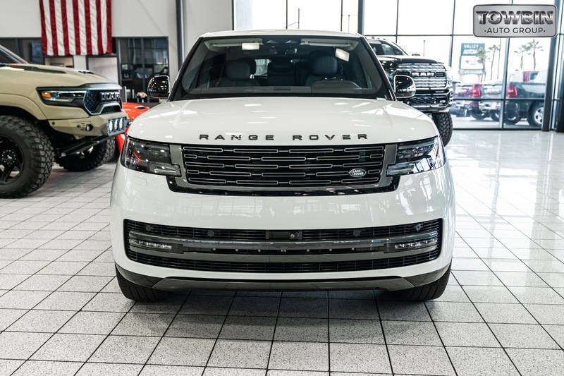 2024 Land Rover Range Rover SE photo 2