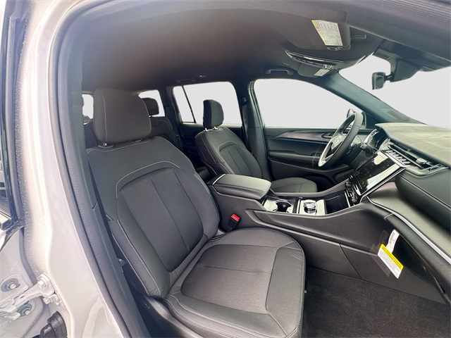 2025 Jeep Grand Cherokee Laredo photo 22