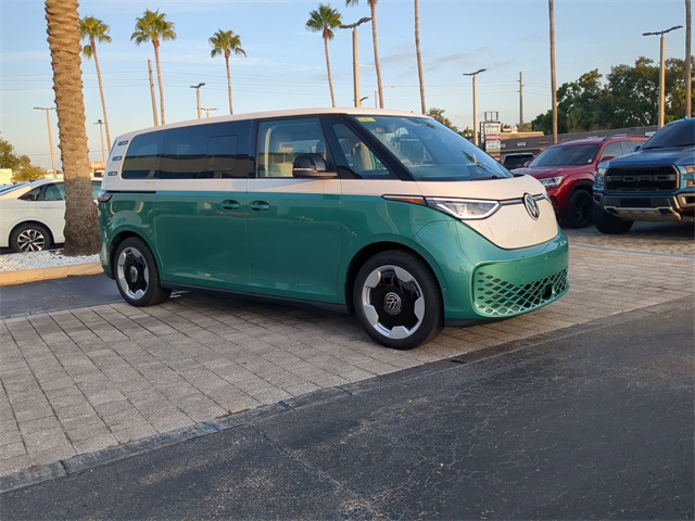 2025 Volkswagen ID. Buzz Pro Plus photo 2