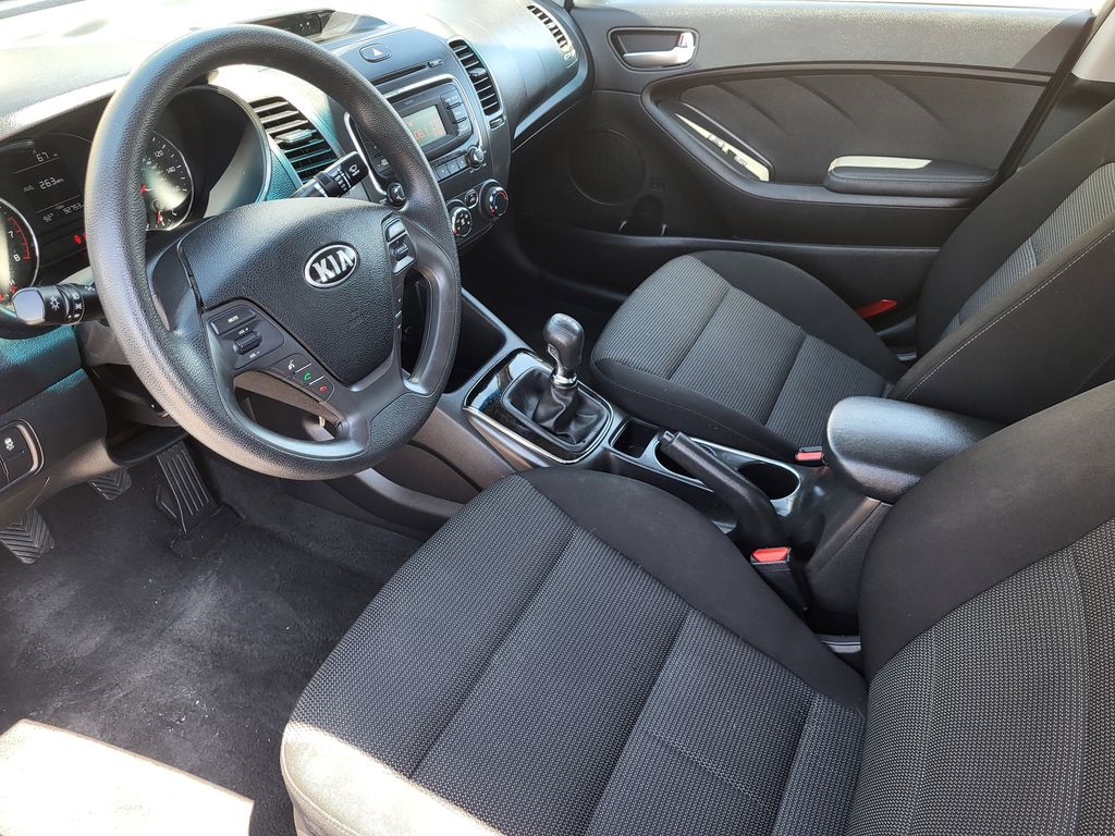 2017 Kia Forte LX Base photo 7