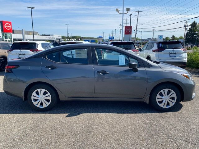 2025 Nissan Versa 1.6 S photo 2