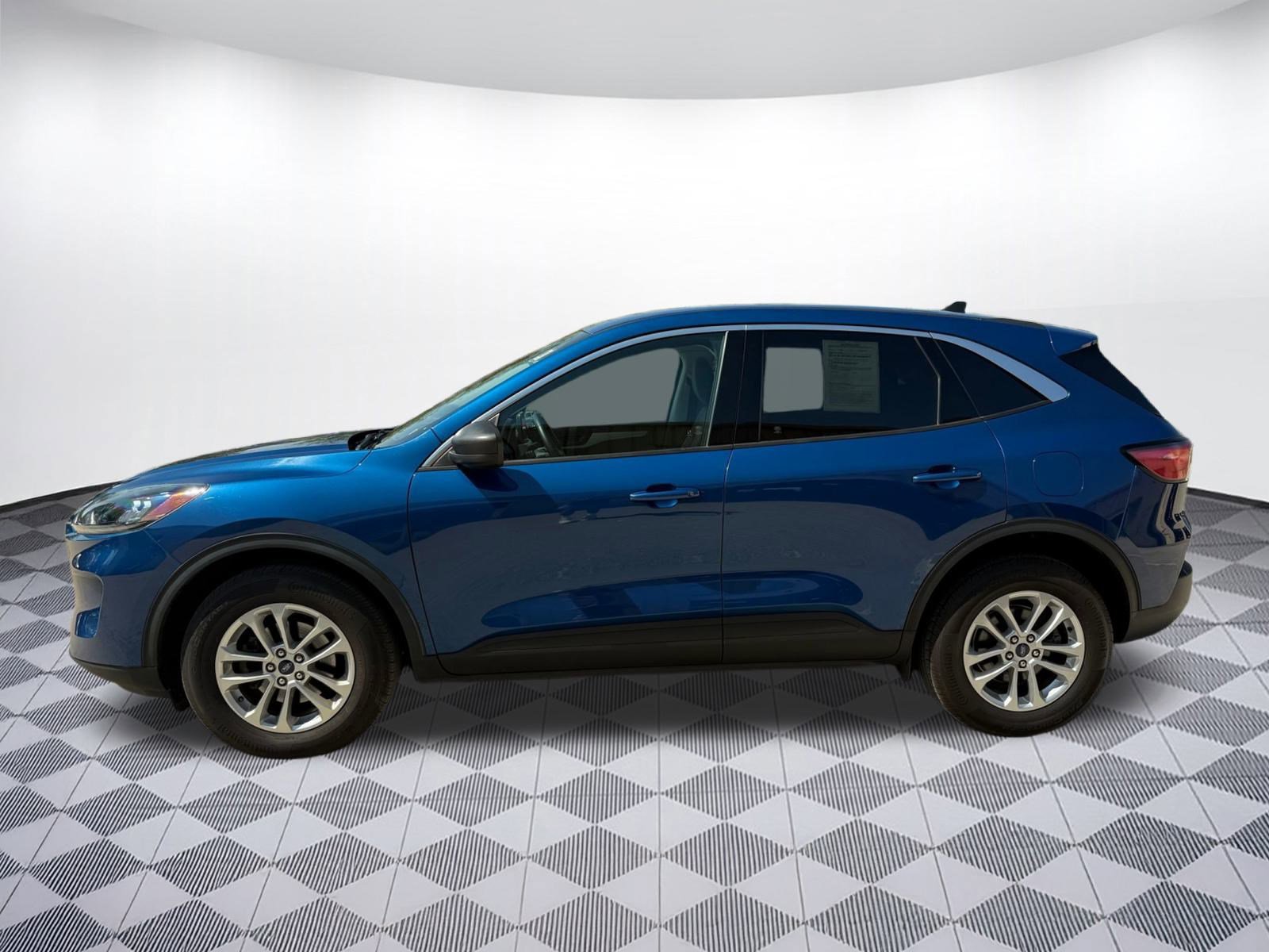2022 Ford Escape SE photo 2