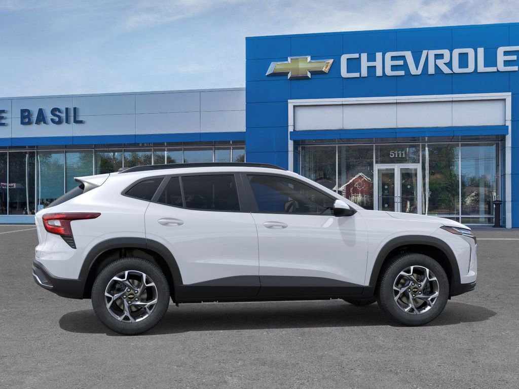 2025 Chevrolet Trax LT photo 4