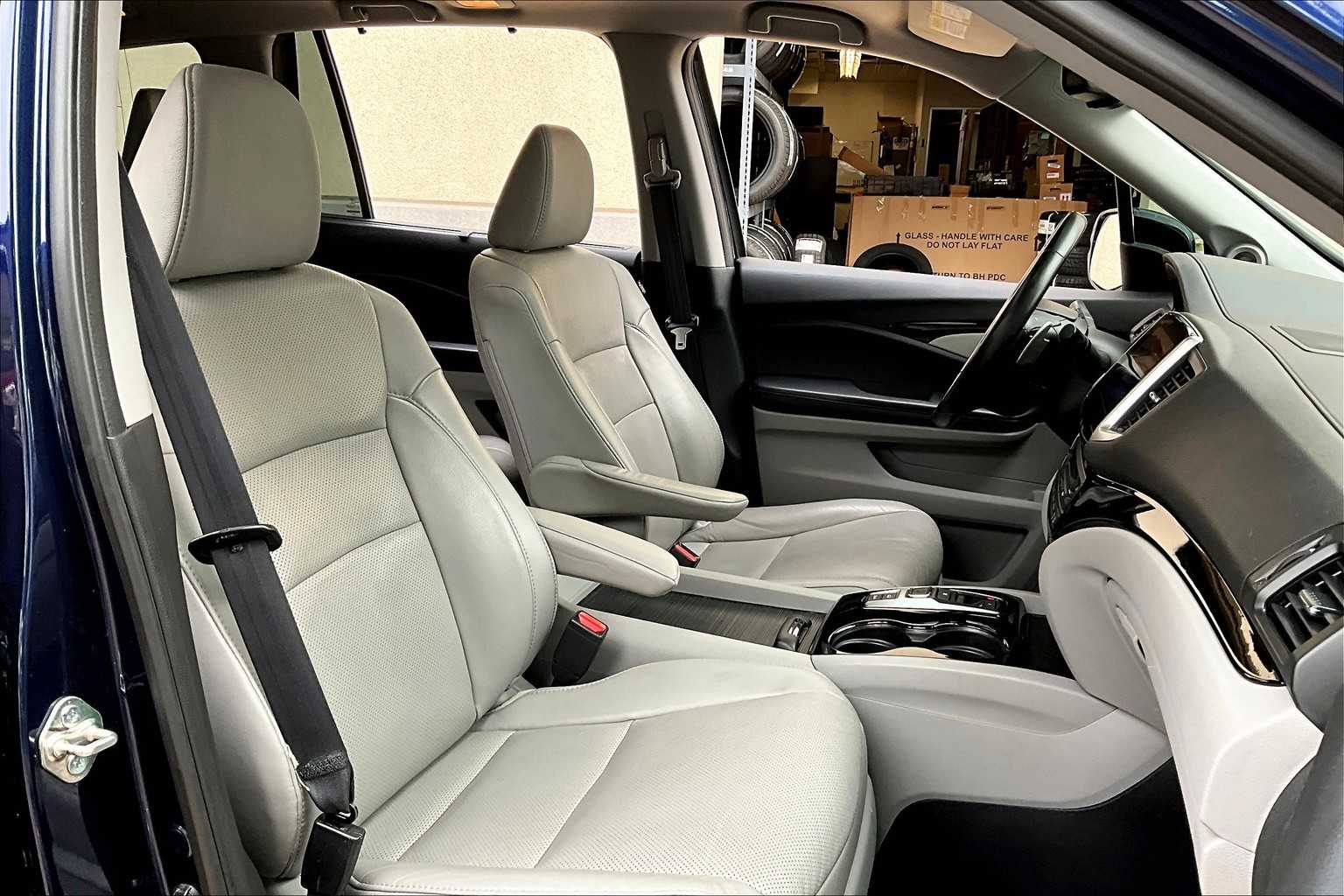 2016 Honda Pilot Elite photo 8