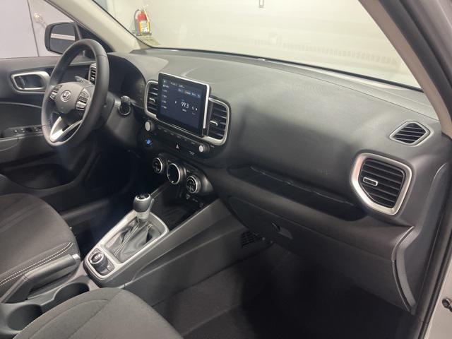 2026 Hyundai Venue SEL photo 22