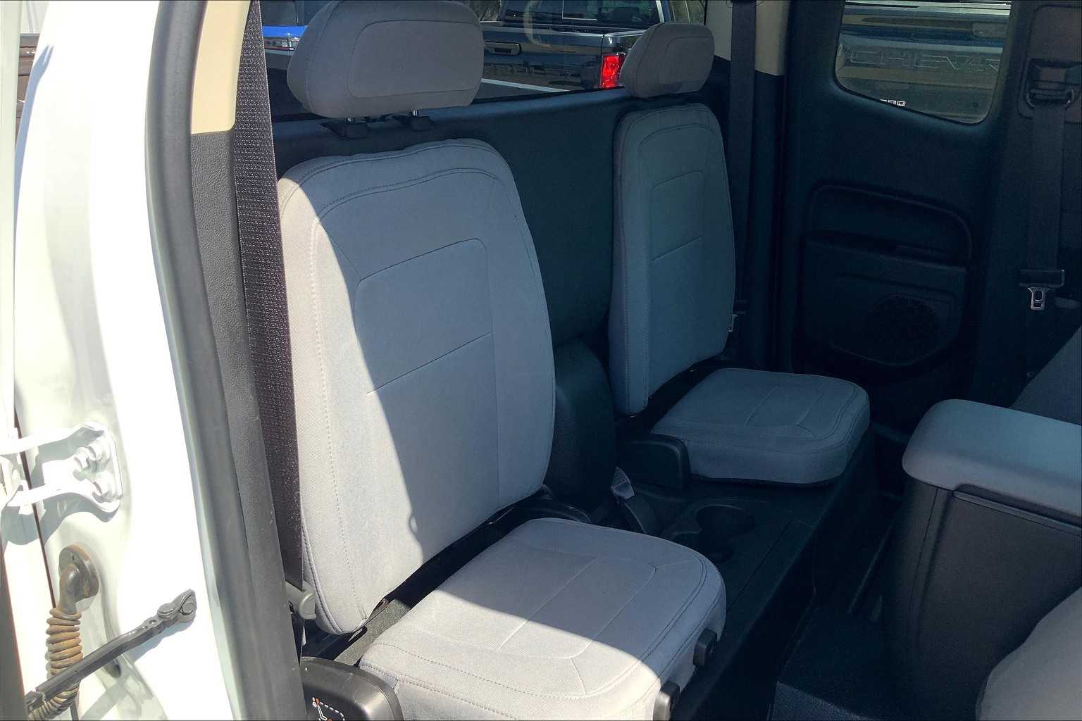 2015 Chevrolet Colorado Base photo 19