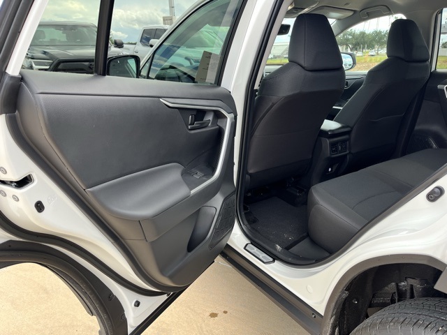 2025 Toyota RAV4 LE photo 17