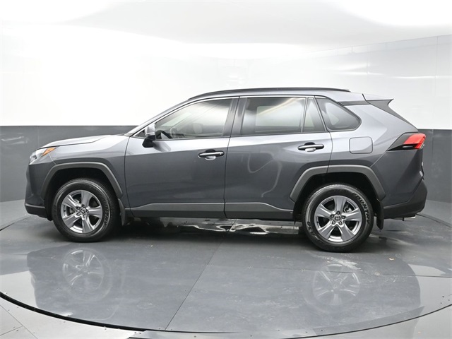 2022 Toyota RAV4 XLE photo 3