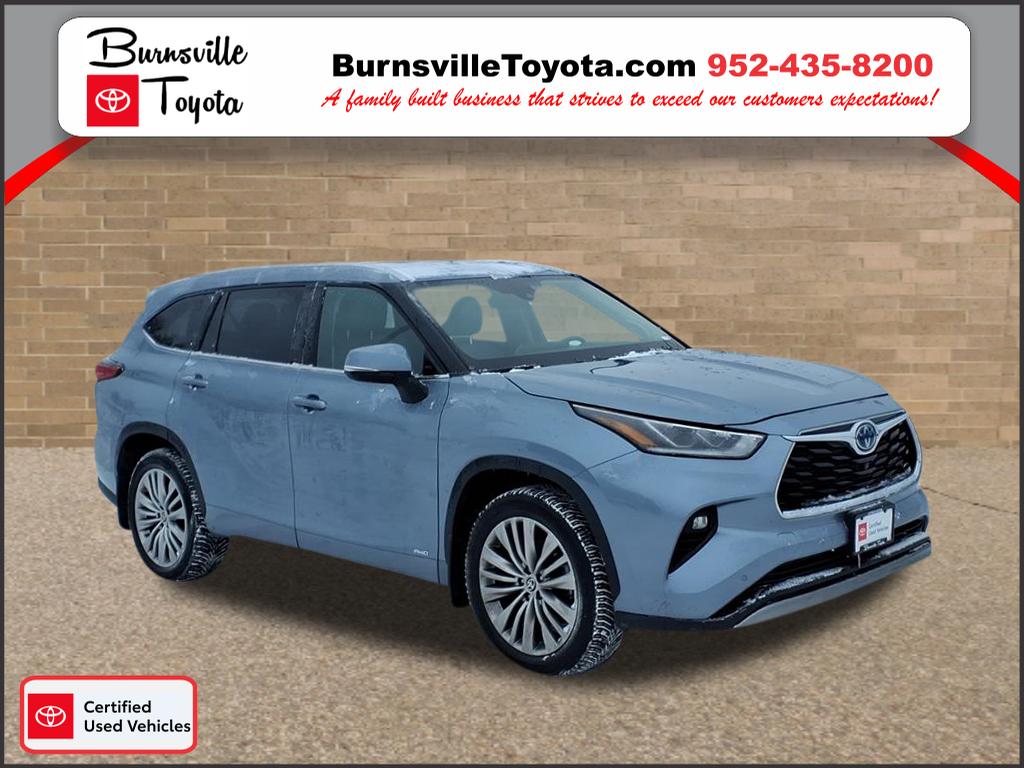 2022 Toyota Highlander Platinum's photo
