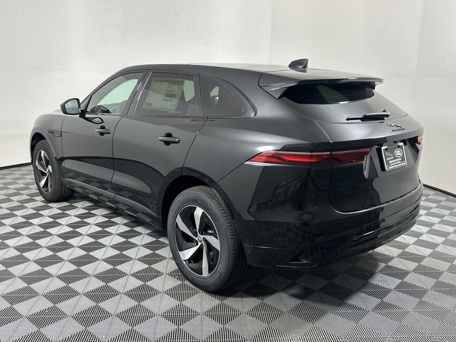 2025 Jaguar F-PACE R-Dynamic S photo 2