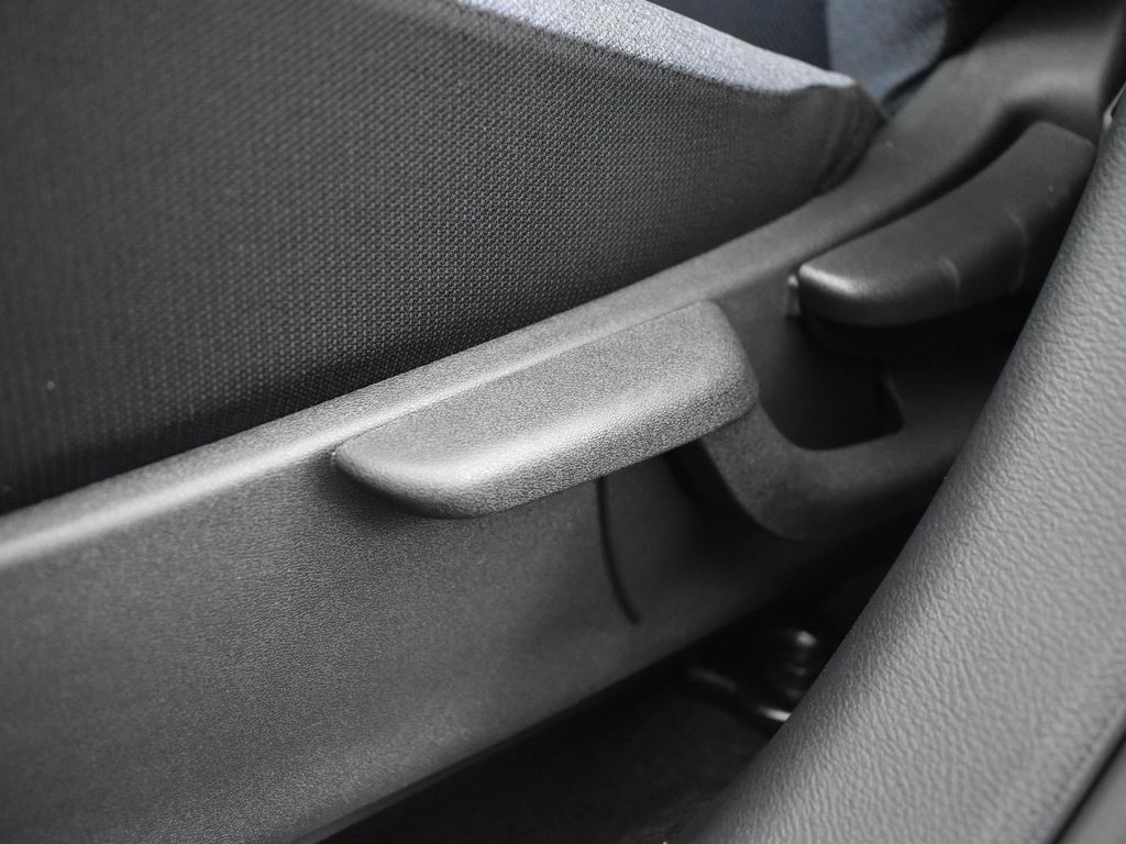 2025 Nissan Versa 1.6 SV photo 26