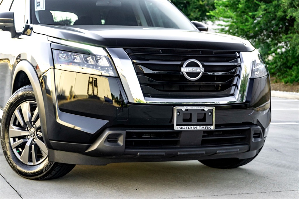 2025 Nissan Pathfinder SV photo 2