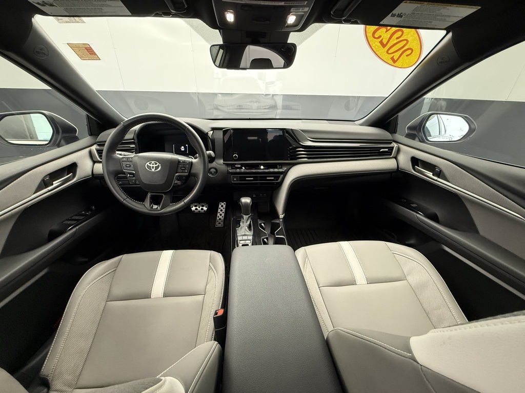 2025 Toyota Camry SE photo 3