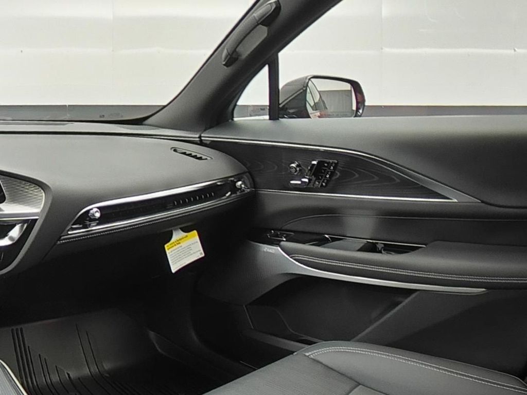 2025 Cadillac Lyriq Luxury photo 10