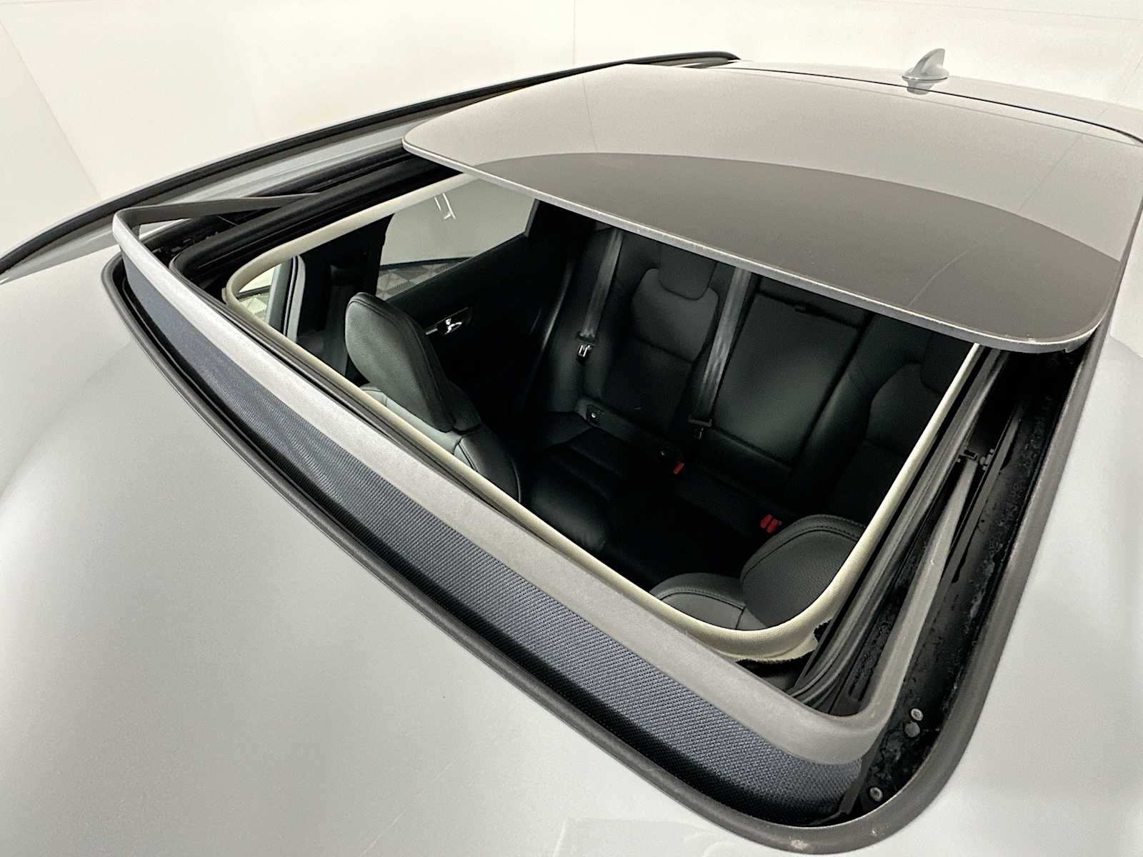 2025 Volvo XC60 T8 Plus photo 18