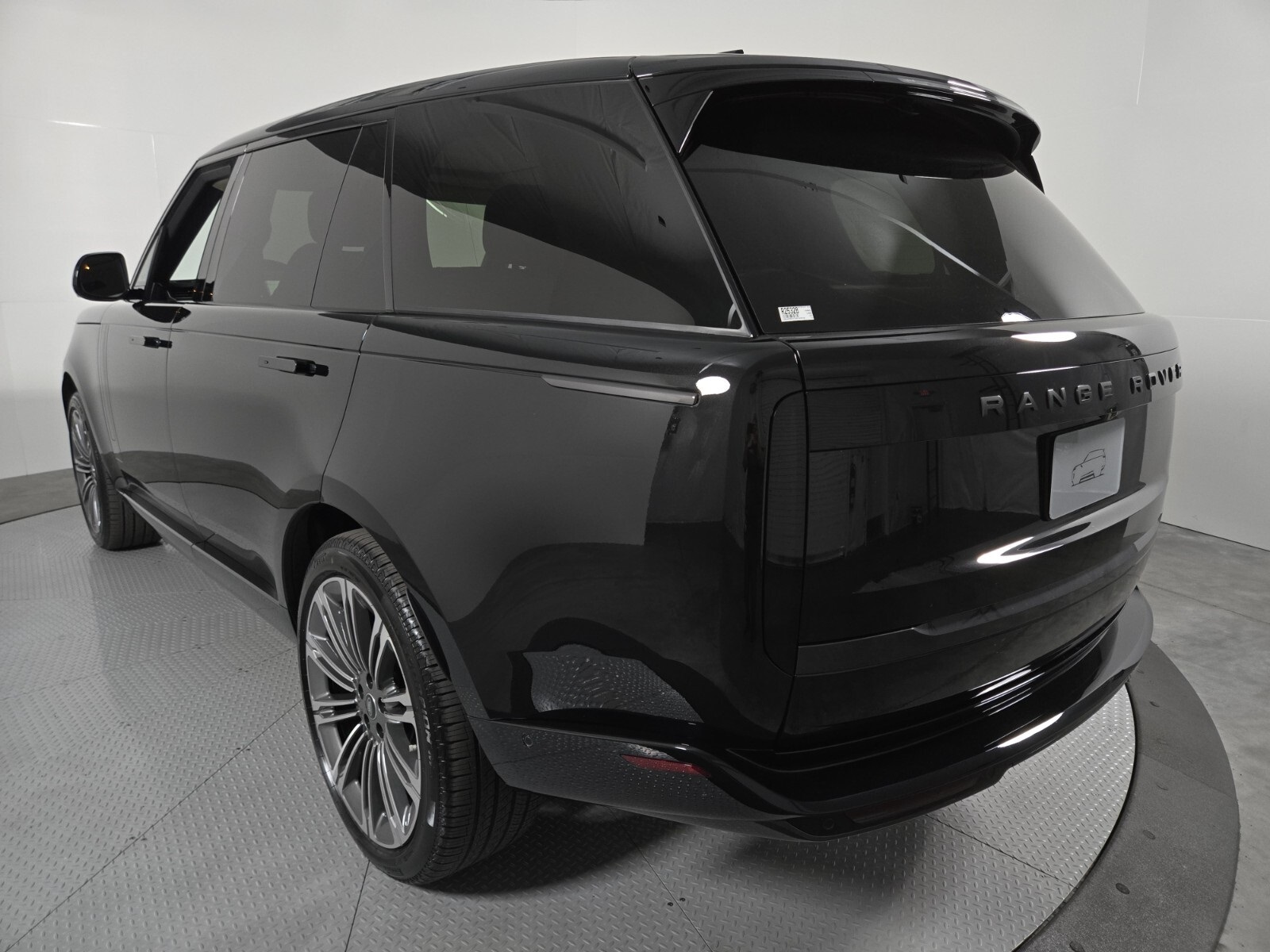 2025 Land Rover Range Rover SE photo 13