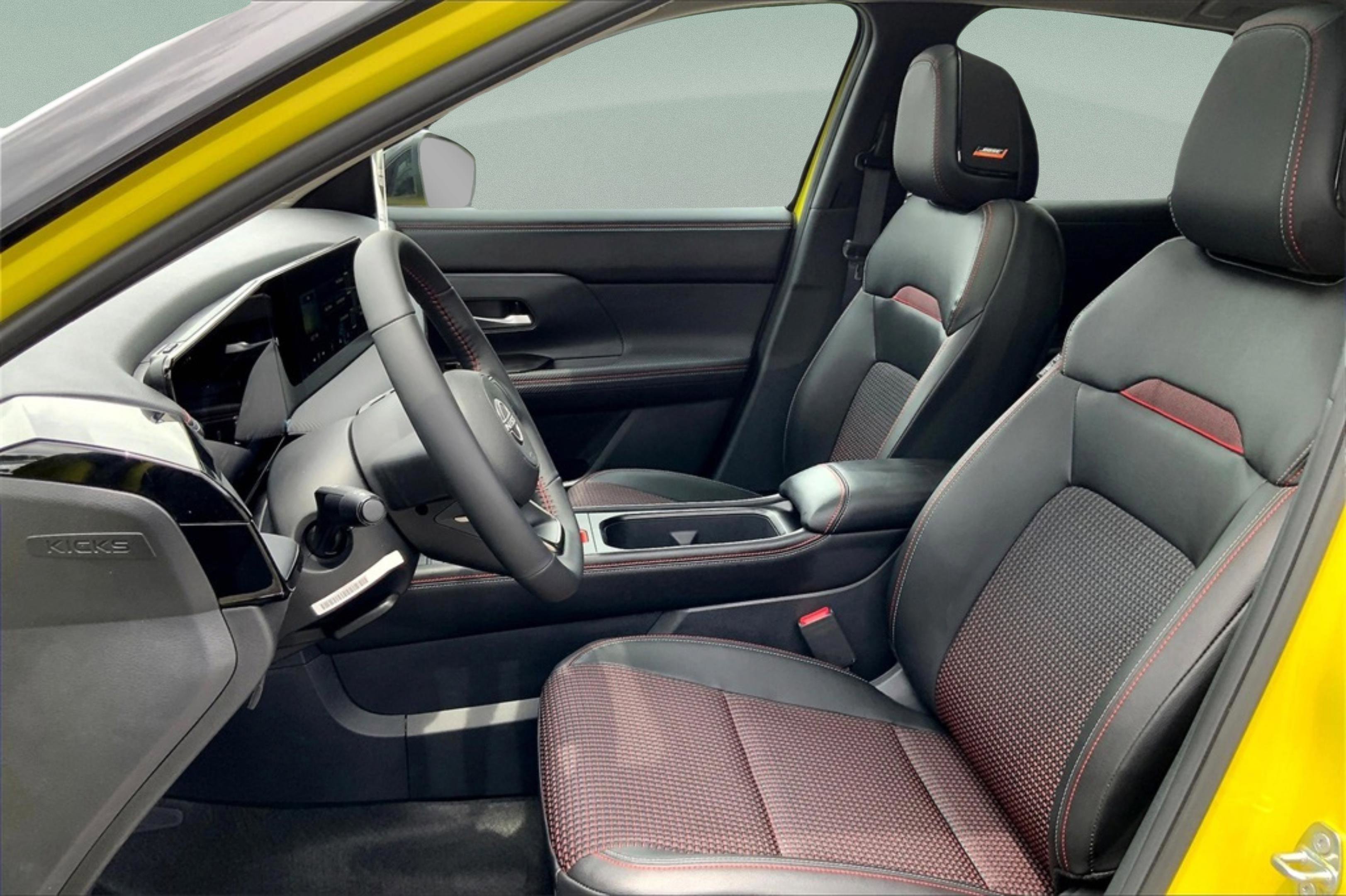 2025 Nissan Kicks SR photo 7